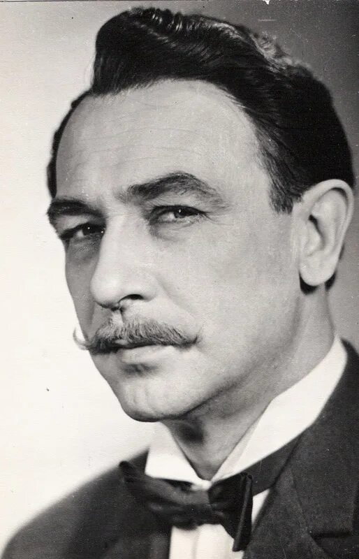 Анатолий Ларионов